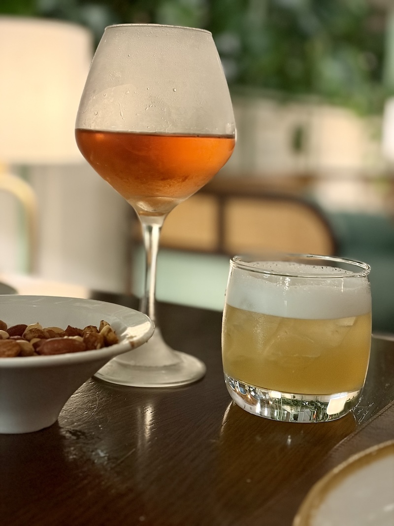 Cocktails and drinks at Fairmont Gold lounge